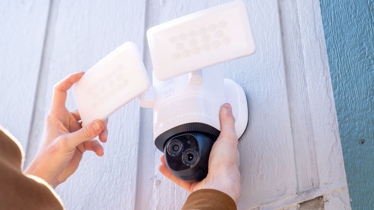 Eufy Floodlight Cam E340 Review (This dual camera floodlight offers a lot of versatility with it's hybrid zoom technology.)