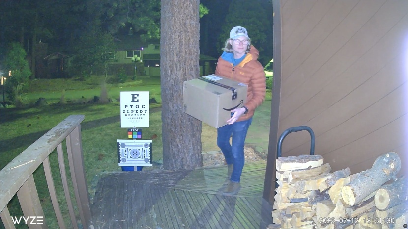 the wyze cam v4 offers color night vision.