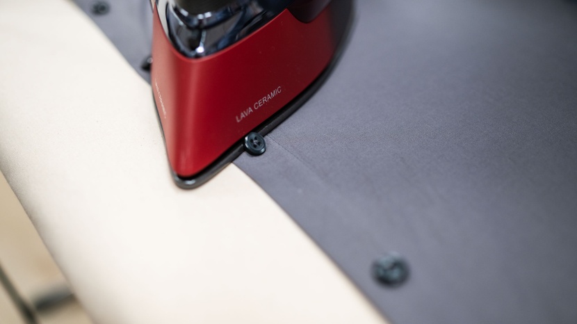 chi lava 13113 - the smaller soleplate is adept at moving between tight spots.