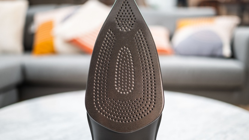 chi lava 13113 - the soleplate of the chi lava is wonderfully smooth and easily...