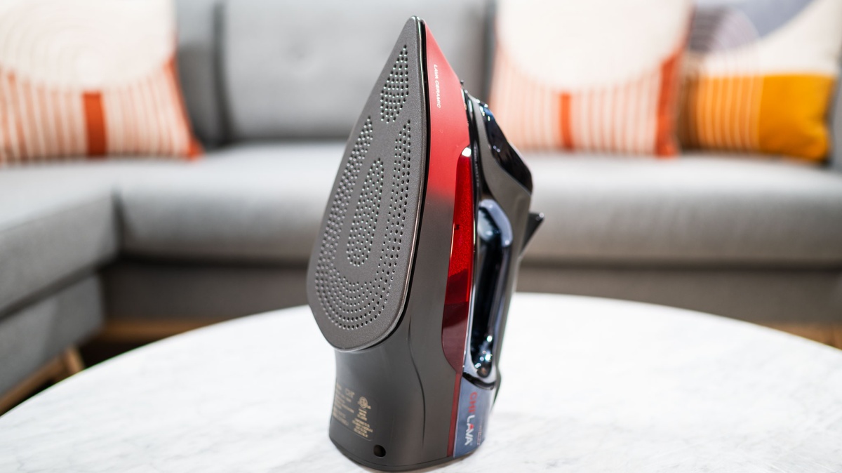 CHI Lava 13113 Review (The CHI Lava gets very hot and is easy to use.)
