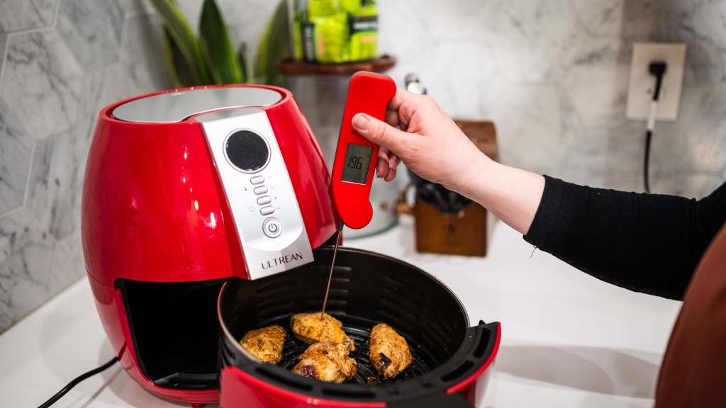 ultrean air fryer - the ultrean cooks yummy, succulent chicken and salmon.