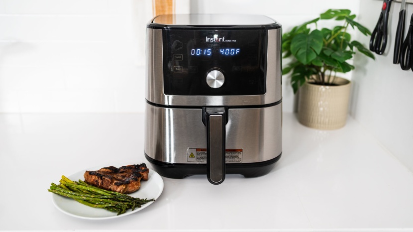 instant vortex plus - the instant vortex plus is a simple machine with basic cooking...