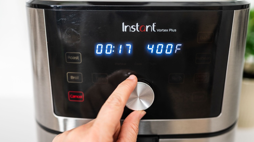 instant vortex plus - the touch buttons and dial make it intuitive to use the vortex plus.