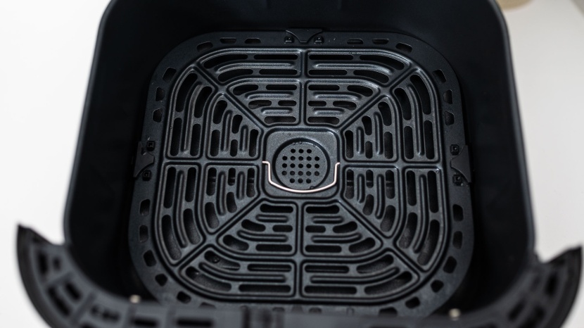 instant vortex plus - i was consistently annoyed that tray wanted to fall out of the basket.