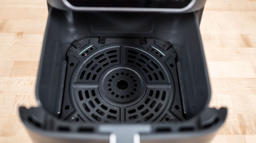 ninja pro xl - the large 6.5 quart basket on the ninja pro xl can accommodate a...