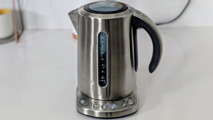 electric kettle - the breville iq uses lights around its buttons to clearly indicate...