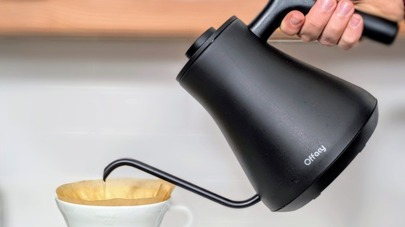 offacy gooseneck - pouring from the offacy is easy with its ergonomic handle and long...