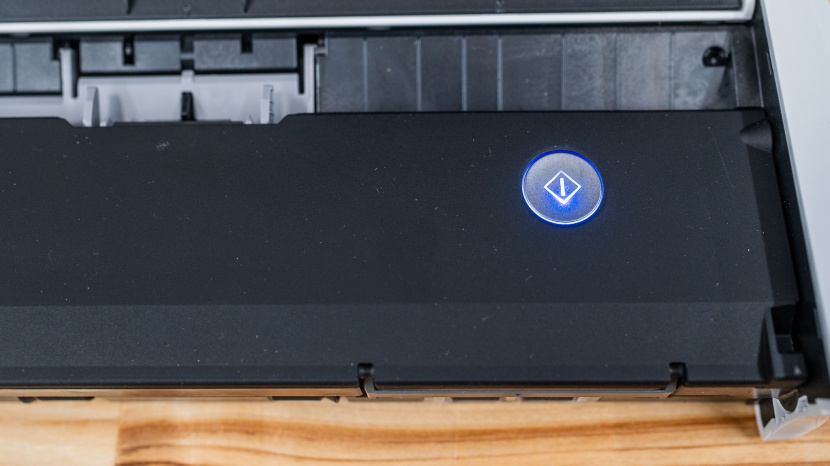 canon imageformula r10 - just press one button and start scanning documents, business cards...