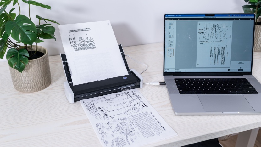 canon imageformula r10 - the r10 is great for scanning black and white documents on the go...
