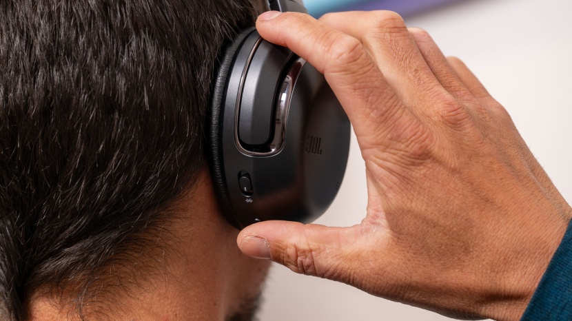 sony wh-1000xm4 - it&#039;s easy to use the xm4 buttons, but the touch controls are a bit...