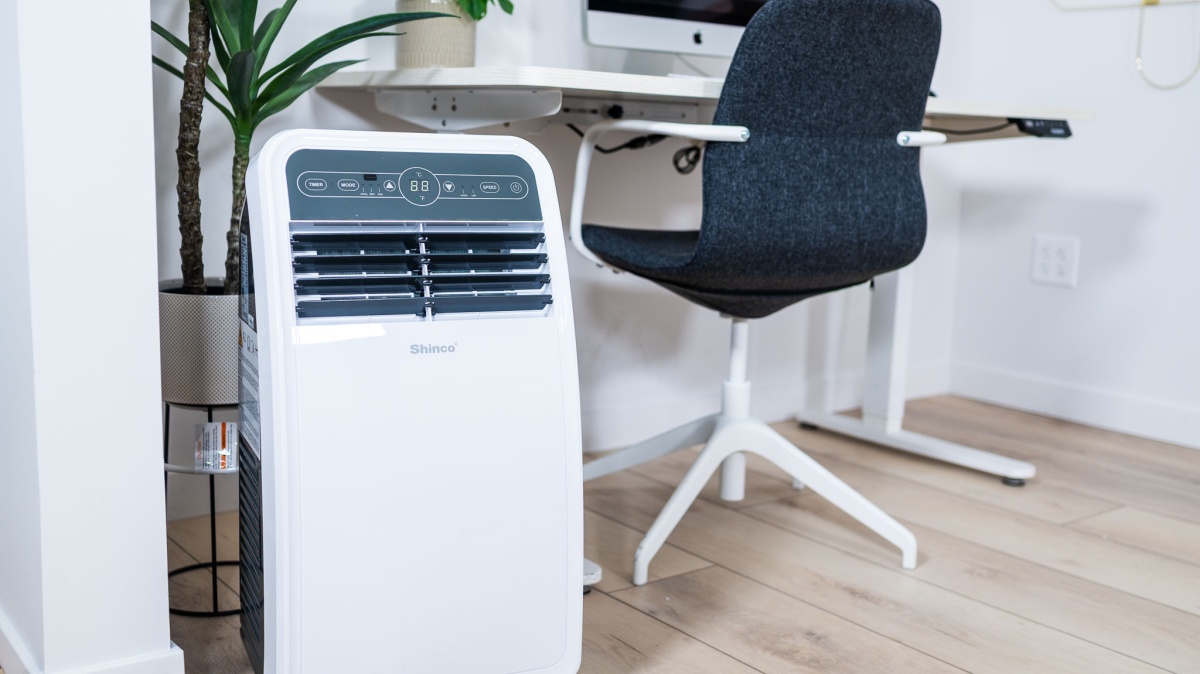 Shinco SPF1-08C Review (This petite AC would work well for a bedroom or office setting.)