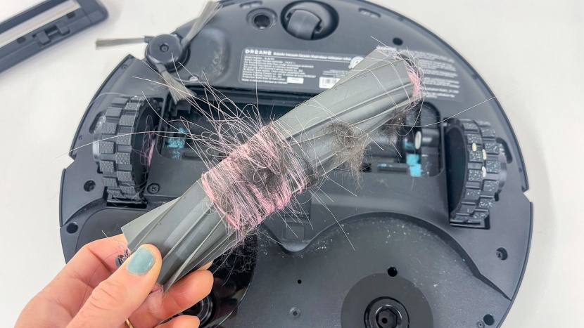 dreame x40 ultra - surprisingly, any (inevitable) hair tangles around the roller brush...