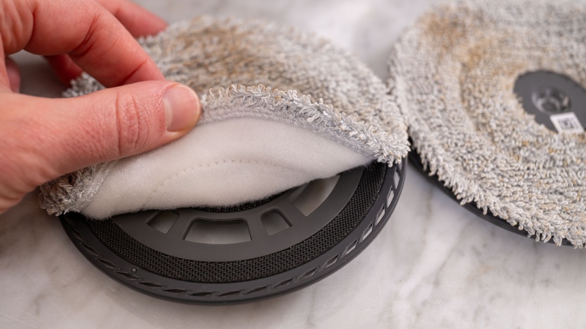 dreame x40 ultra - these mop heads are small, but no joke. the dock even cleans and...