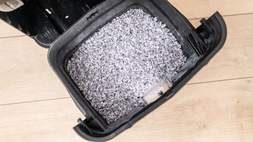 aurora au120ma 120-sheet - the aurora au120ma shreds documents into tiny bits of nothingness.