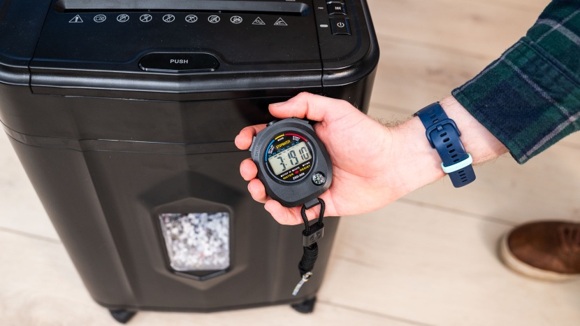 aurora au120ma 120-sheet - the aurora au120ma is one of the fastest shredders in our review.