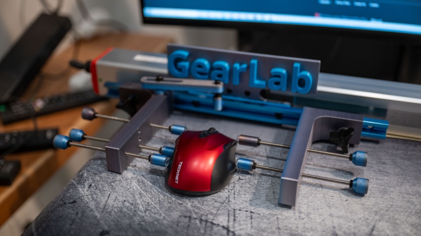 wireless mouse - testing high-tech mice for precision and tracking is a crazy job...