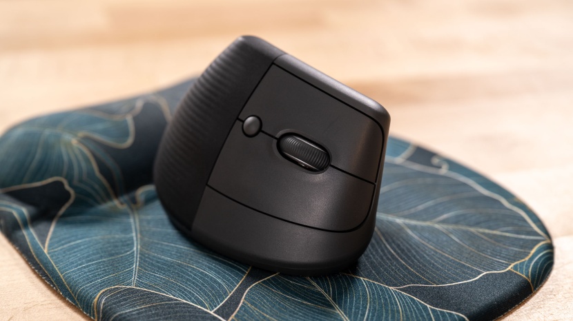 wireless mouse - the lift has a traditional-style scroll wheel that moves well and...