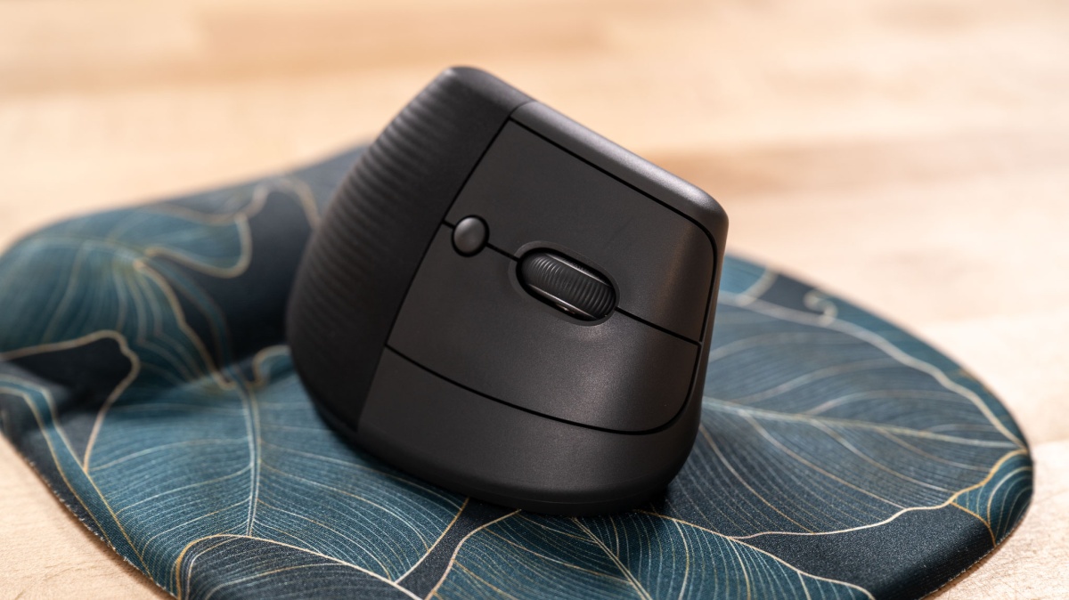 Logitech Lift Review