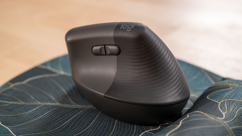 logitech lift - the logitech lift has a total of eight programmable button options.