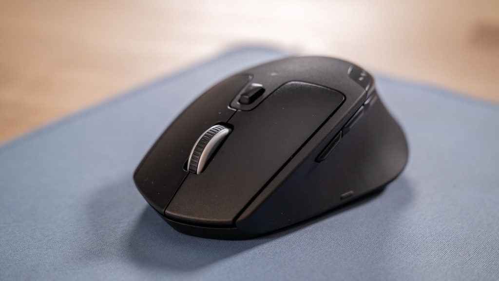 logitech m720 triathlon - with excellent programmable buttons and an infinite scroll wheel...