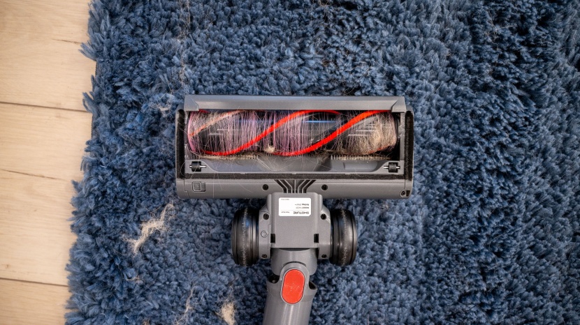 smoture vac01 - long hair wrapped around the smoture&#039;s brushroll, and pet hair got...