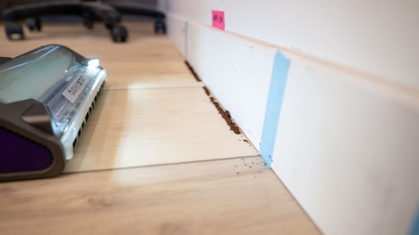 shark powerdetect cordless - here you can see the plastic bumper prevents the shark from sucking...