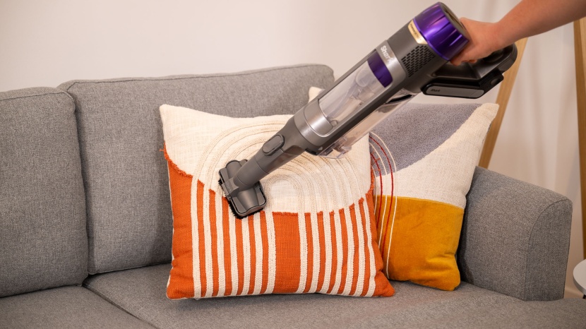 shark powerdetect cordless - we found holding the shark powerdetect up while cleaning the couch...