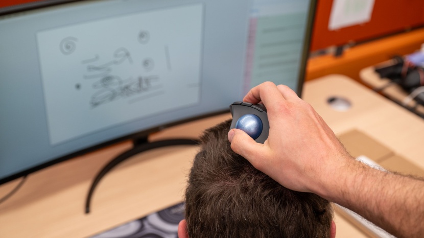 ergonomic mouse - enjoy a consistent and highly ergonomic mouse experience with a...