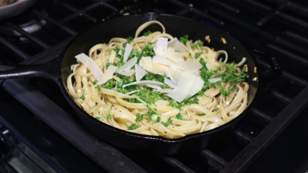 cast iron skillet - cast iron is a great addition to any kitchen, with peerless...