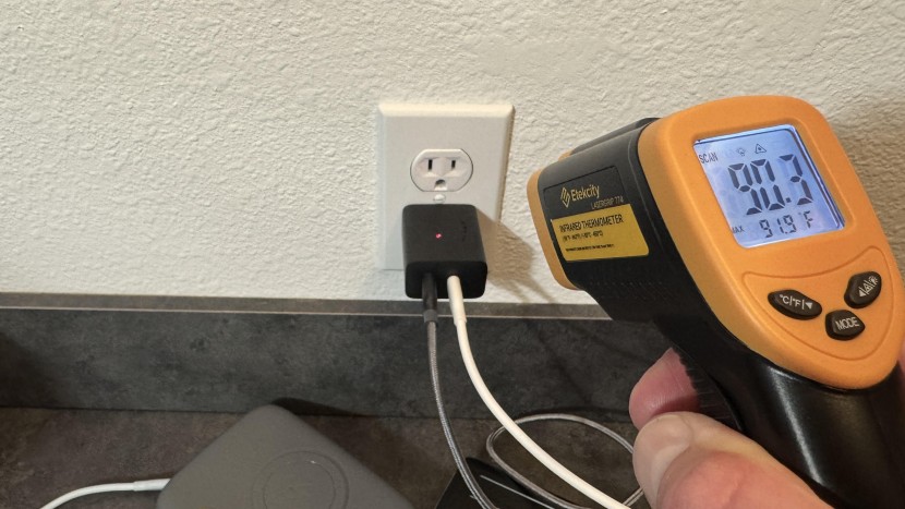 even with all ports used, this charger barely exceeding 90-degrees...