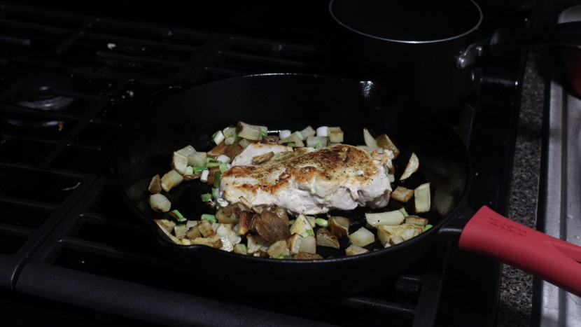 cast iron skillet - the cuisnel 12&quot; has a large volume and high walls, and it&#039;s...