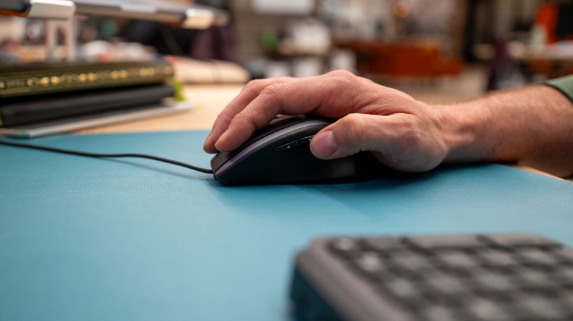 wired mouse - the logitech m500s was one of our go-to models for large hands.