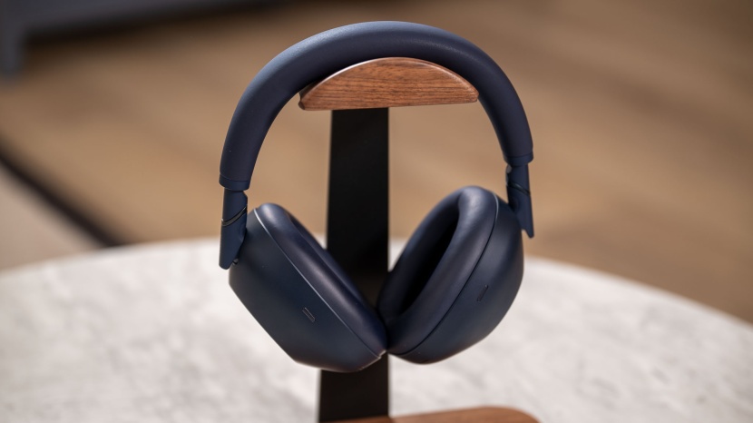 sony wh-1000xm6 - the xm6 headband is a bit thin compared to other premium contenders.