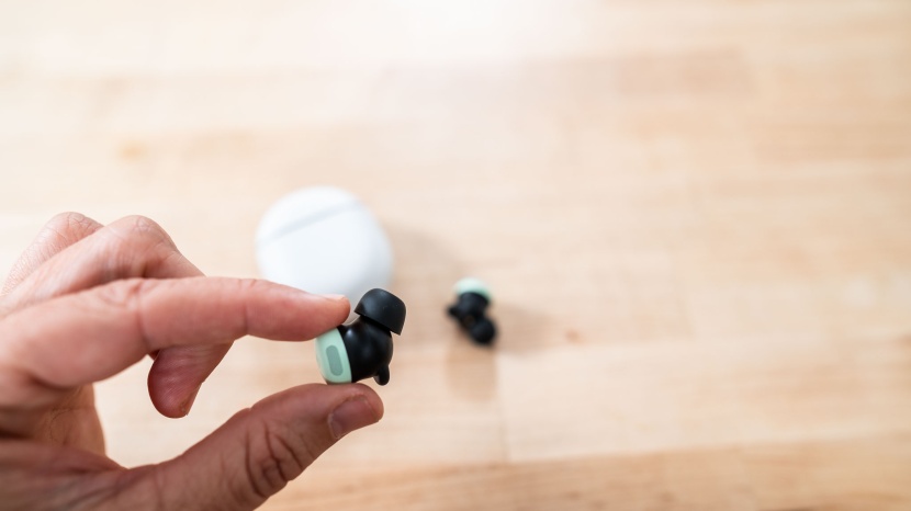google pixel buds pro 2 - the black bottom wing on the pro holds it firmly in place.