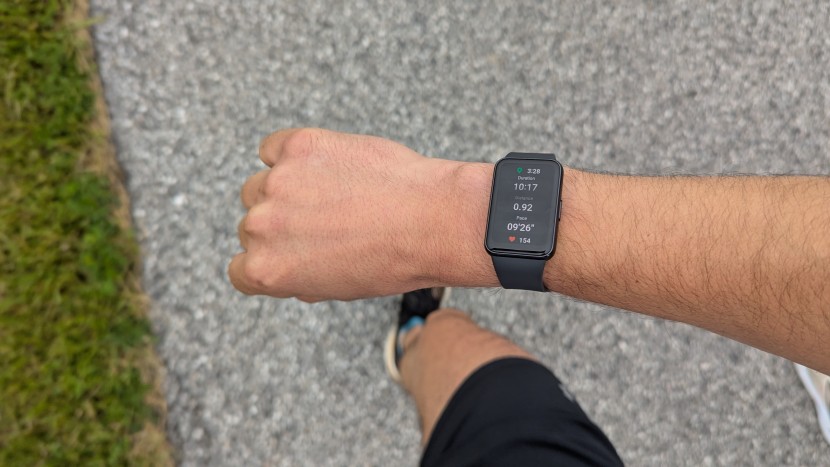 samsung galaxy fit3 - the fit3 default run screen displays core fundamentals: duration...