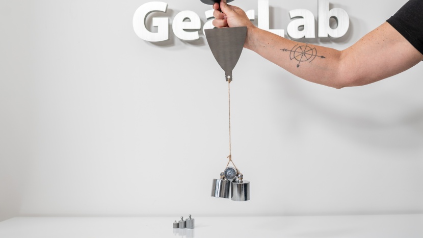 the magnets inside the maggo 2-in-1 stand could easily hold 1200...