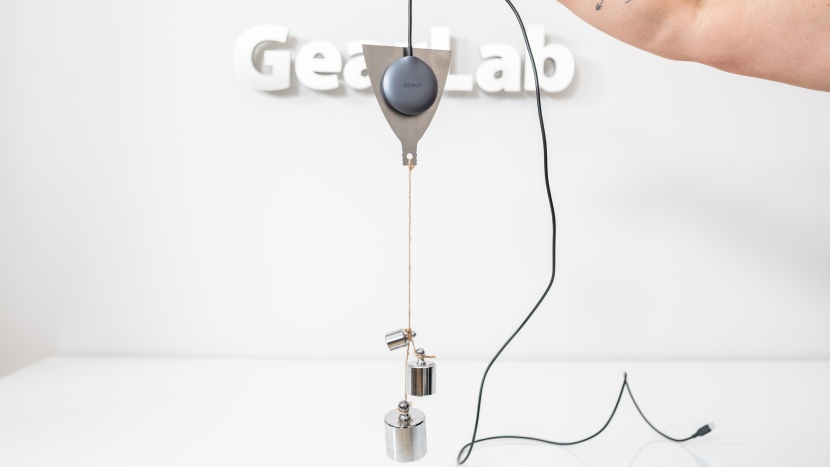 the anker maggo pad has a strong magnet system for attaching to...