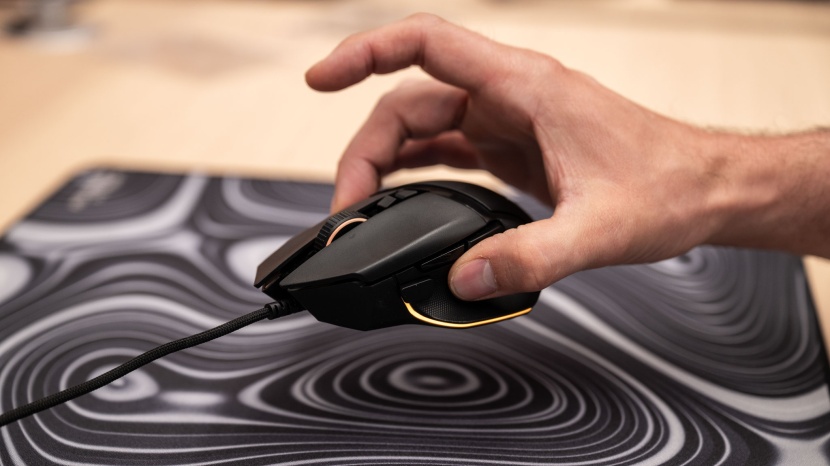 razer basilisk v3 35k - there's less risk of erratic movement if you use a well-balanced...