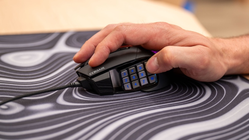 corsair scimitar rgb elite - we settled on a palm/claw hybrid grip as our ideal way to wield this...