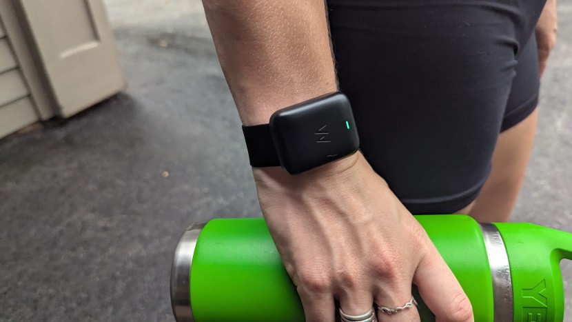 whoop 5.0 - the whoop is ultra minimalistic; even with the battery pack the only...