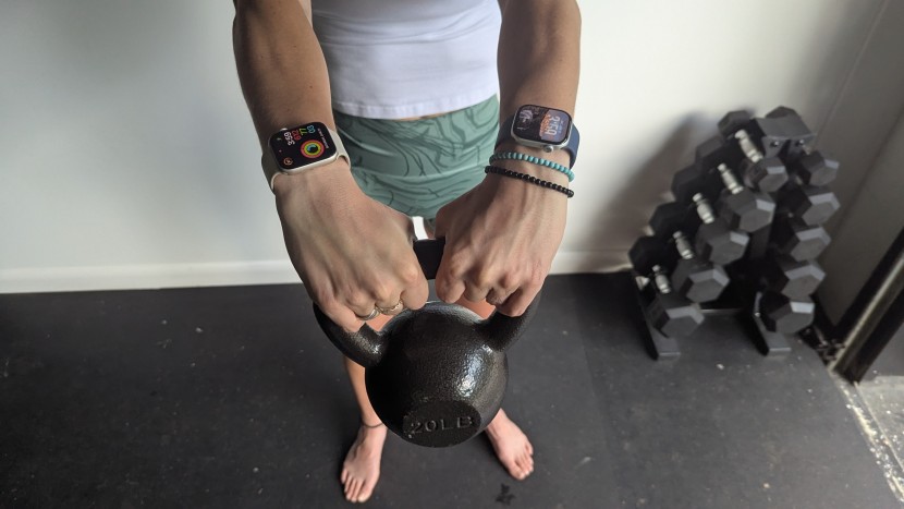 fitness tracker - there&#039;s only a slight size difference between the apple watch se gen...