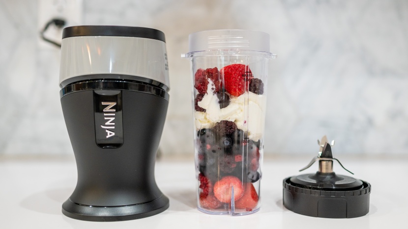 ninja fit compact - not a button, switch, or knob to be found.