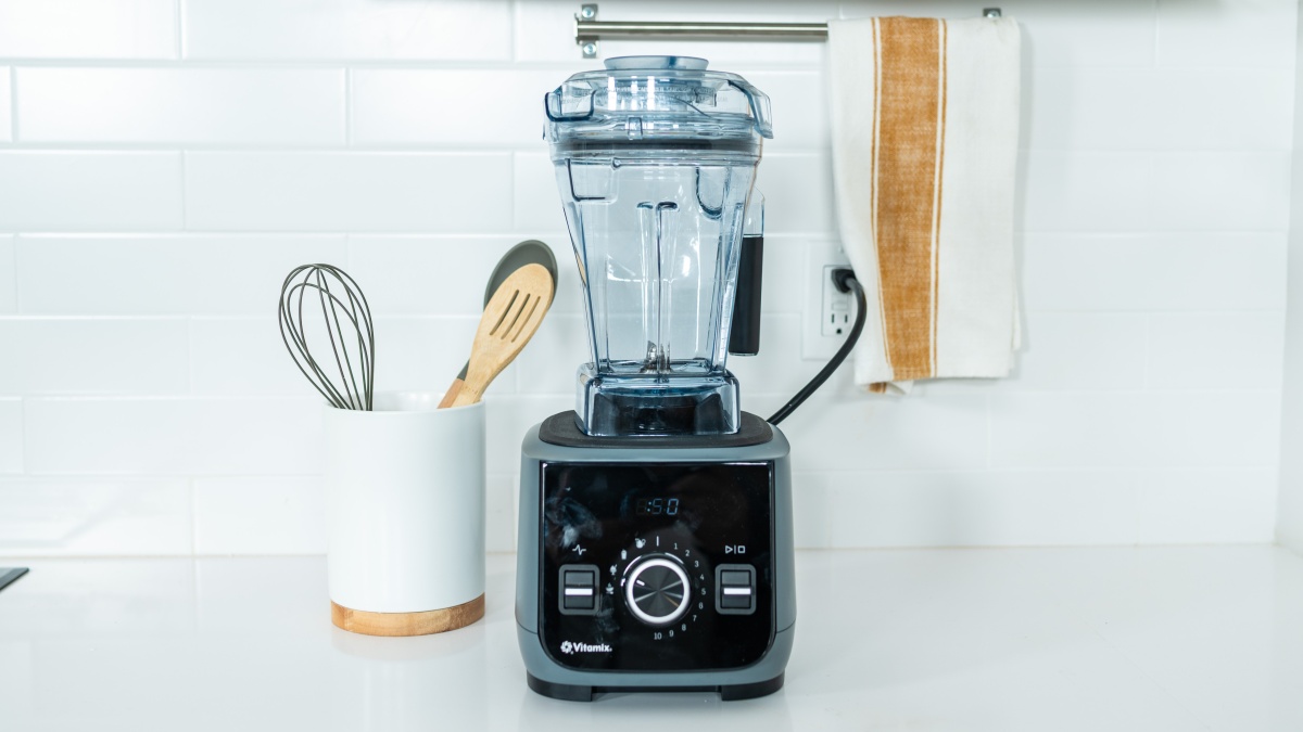 Vitamix Ascent X2 Review (We weighed simplicity against functionality. Some blenders had helpful presets while others lacked them entirely.)