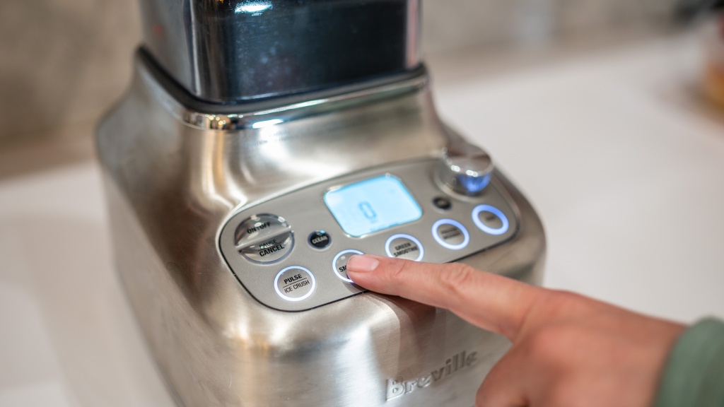 blender - suitable presets, easy to see and read buttons, and a clean design...