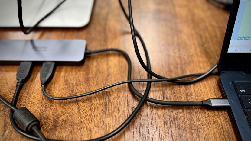 the selore usb c dual monitor 8-in-1 is a basic and affordable...