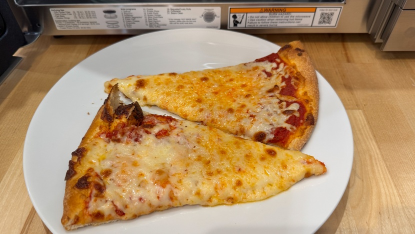 panasonic homechef 4-in-1 - the cheese on our reheated pizza was nicely warmed and melty.