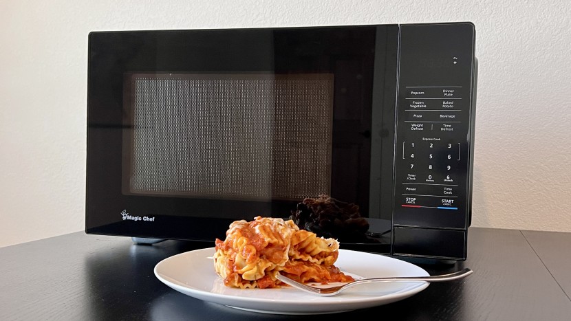 magic chef mc110mb - i liked how evenly cooked the lasagna was with this microwave and my...