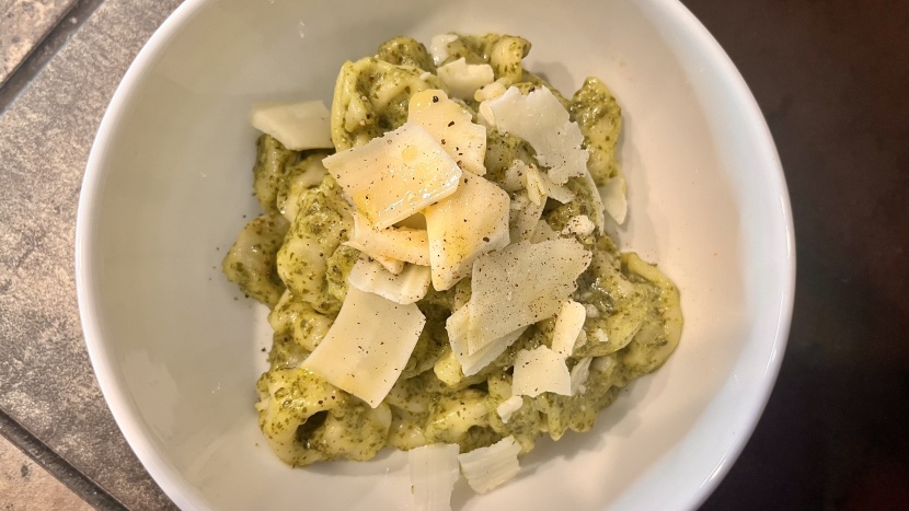 farberware 700w 0.7 cu ft - it took about 6 minutes to fully heat a small bowl of frozen pesto...