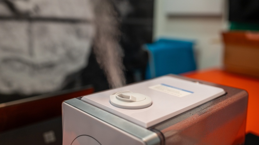 levoit lv600s smart hybrid ultrasonic - the vapor output port is small, but easily aim-able.